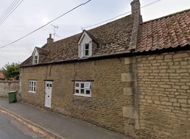 Grade II listed stone cottage on Station Road, Morton