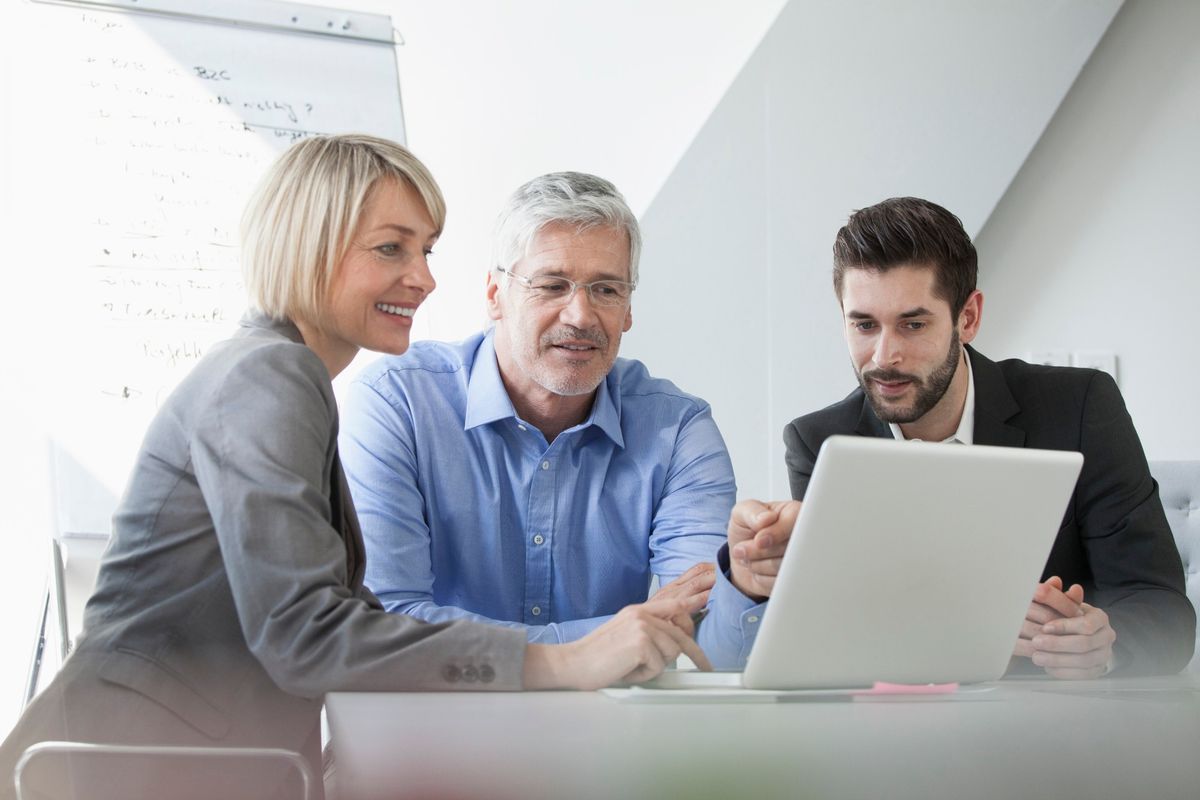 Client consultation around a laptop